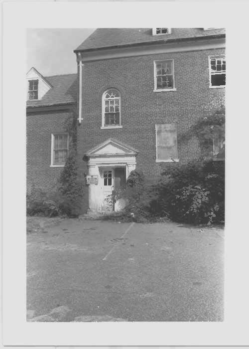 Image of Capper Hall west entrance at Glenn Dale Hospital