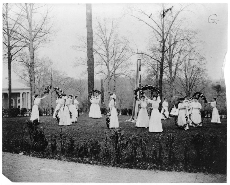 Students celebrate May Day at National Park Seminary, 1907