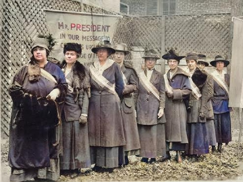 Digitally colorized image of suffragists. Original image from the Library of Congress.